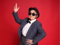 孫女靈機一動 80歲奶奶「重返20歲」藝術照萌翻天！