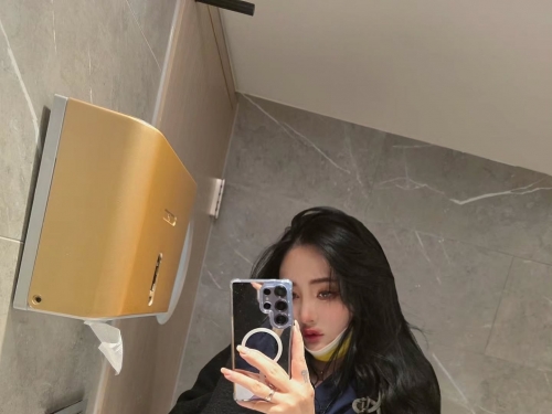 正妹護理師「黃靜」超火辣內衣堪堪遮點！「豐滿雙球」又白又大網友直呼：好色