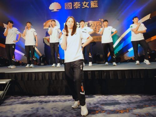 WSBL》國泰女籃制霸台灣 澳洲國家隊中鋒凱拉說服隊友來台打球