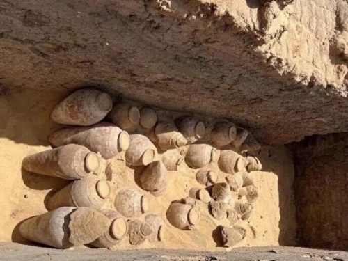 5000年前葡萄酒開封！古埃及王后陪葬逾百罐陶甕重見天日