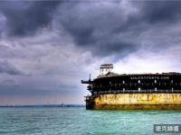 一晚24萬入住海中碉堡，讓你晉升島主