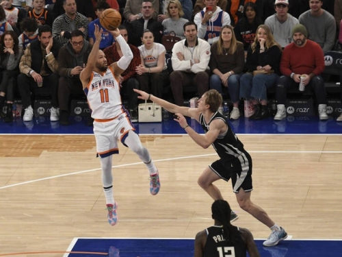 NBA》隊史第一人！布朗森轟44分寫紀錄比肩甜瓜 尼克終結公鹿3連勝