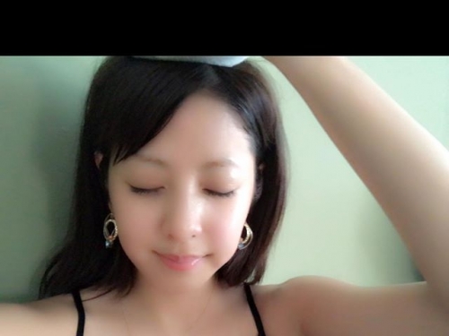 超有料的日本女酒保「本郷杏奈」，脫掉制服後拍的寫真，身材簡直大噴鼻血程度！