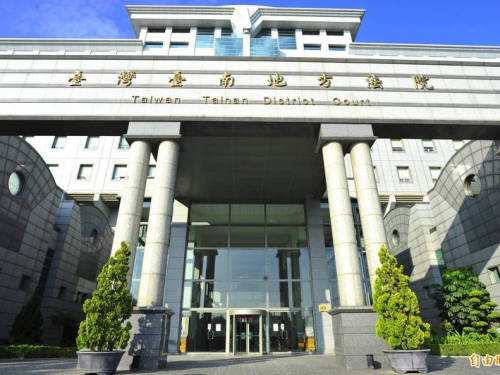 搭機跨島買毒 他走路「外八」想過安檢門被盯上