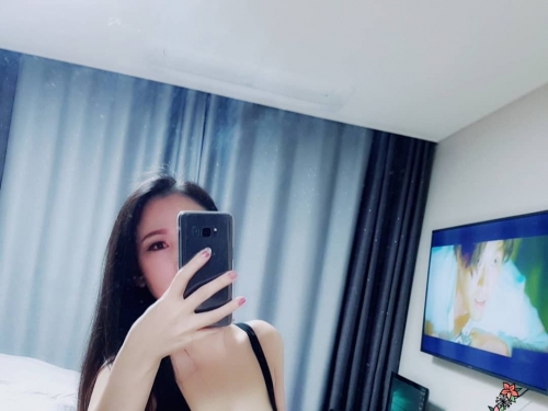 性感姐姐「미애」性感房間自拍　只穿細肩帶睡衣上鏡也不害臊！