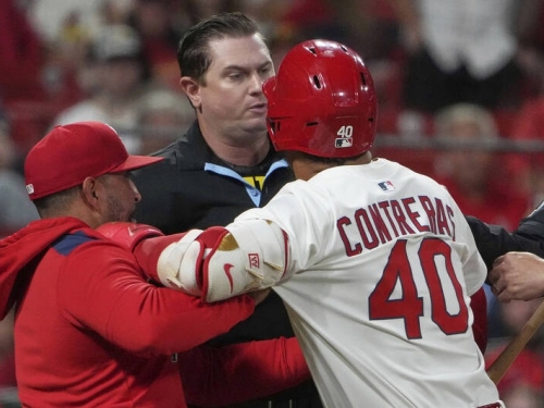 MLB》暴怒丟主審球棒頭盔跟糖果！ 紅雀康崔拉斯遭禁賽6場