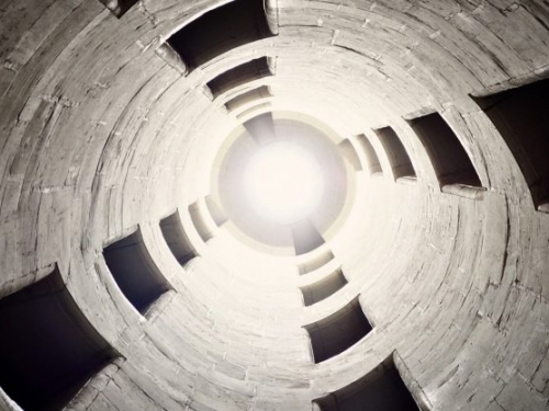 吸收廢水汙染物後竟可提升爐渣化學特性，有望打造強度更高的混凝土