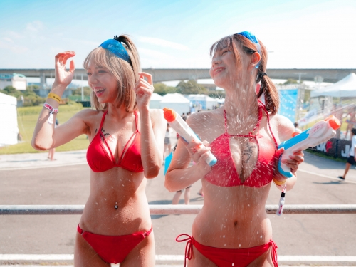 S2O電音派對「巨乳強襲」激情水戰High翻台北！水槍噴灑的「養眼畫面」視角有夠惹火