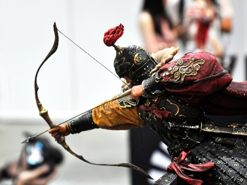古代士兵打仗為何要在頭盔插羽毛？ 背後藏3妙用