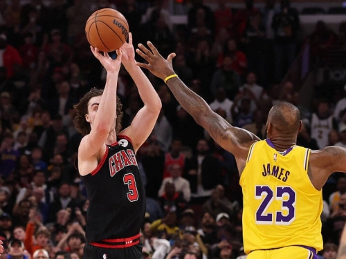 NBA》太扯！吉迪中場三分球率公牛絕殺湖人 詹姆斯成輸球戰犯