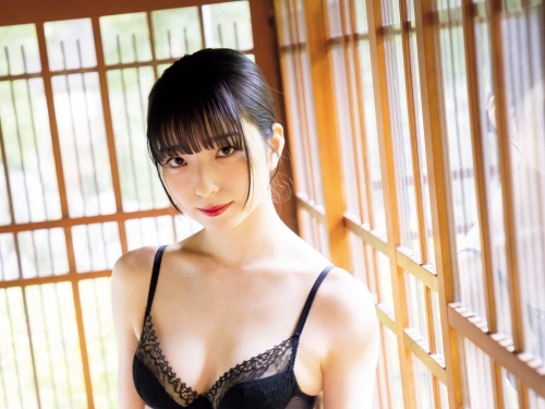 爆乳小狐狸「狐々ちーりん 」低胸狂炸白嫩雪乳　上帝視角「飽滿乳型」全看光