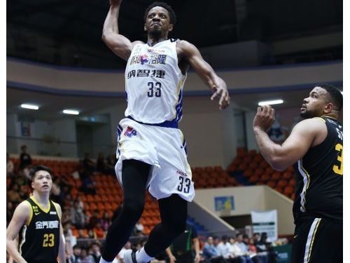 夏普復仇記 裕隆暢飲金酒聽牌