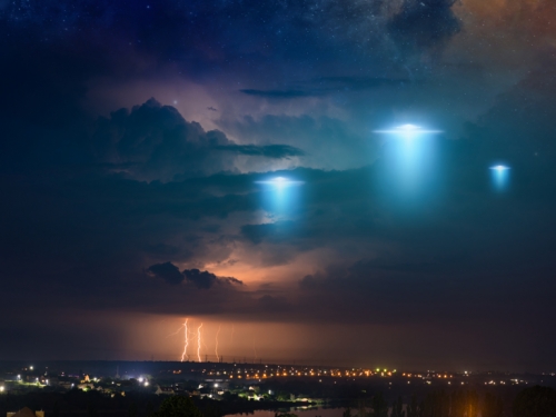 UFO現蹤阿富汗 被飛彈攻擊卻毫髮無傷 畫面曝光