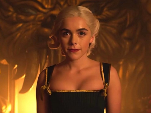 《莎賓娜》Kiernan Shipka 加入！和巨石強森、克里斯伊凡搭檔演出動作喜劇《Red One》！