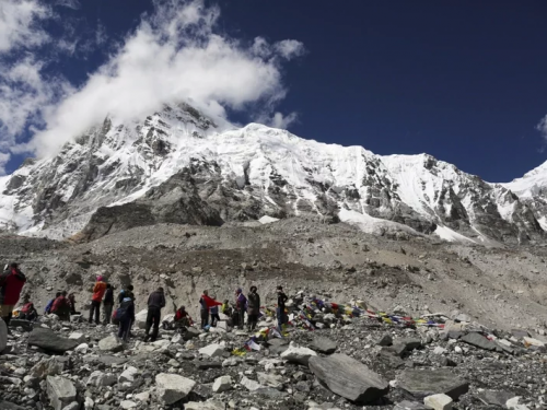 「聖母峰男人」！雪巴人刷新自己世界紀錄 實現第30次登頂聖母峰