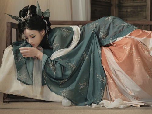 人體痰盂不是最噁 明代權貴專挑美女玩「肛狗」