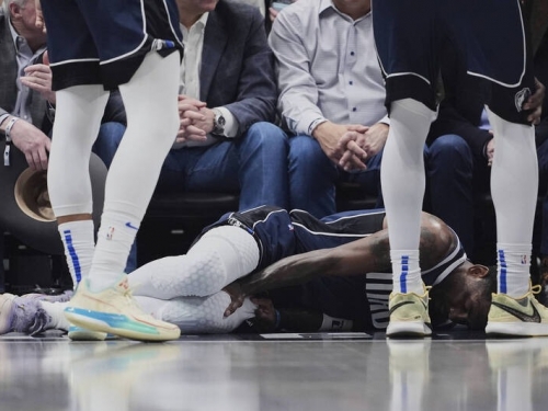 NBA》獨行俠傷兵又+1！厄文左膝受傷倒地 堅持罰球完才退場