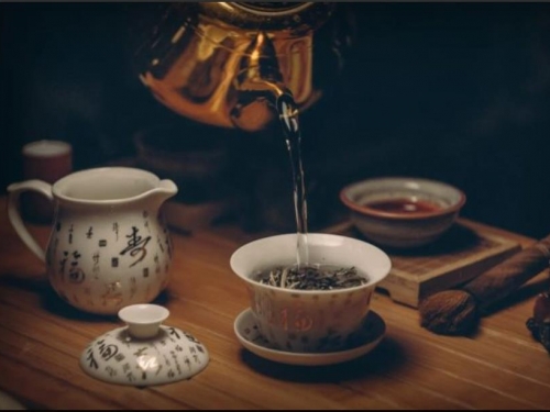 月球上來杯茶吧！科學家成功用月球土壤種茶樹