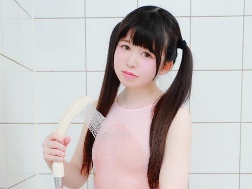 大尺妹子換上「透明競技泳裝」好犯規　大膽串珠小丁也穿給你看！