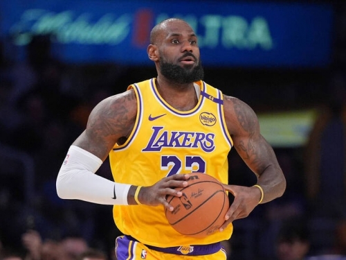 NBA》40歲詹姆斯續留湖人再戰一年！生涯23季打破聯盟紀錄