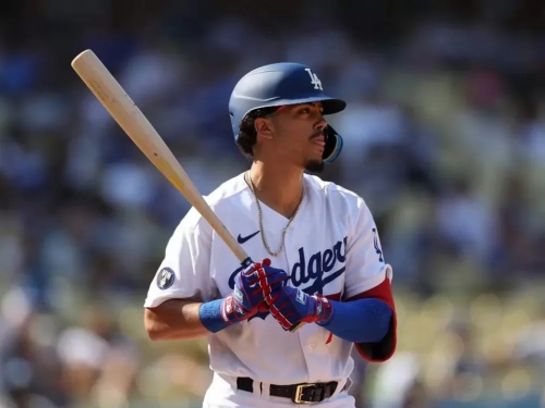 MLB》被強制丟下奪冠列車 白襪新同學「一臉絕望獨坐角落」畫面直擊