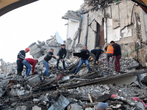 阿爾巴尼亞30年來最大強震已16死 鄰國波士尼亞也地牛翻身