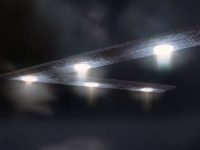 《驚！美國東西部24小時內同時目擊巨型的三角UFO！》