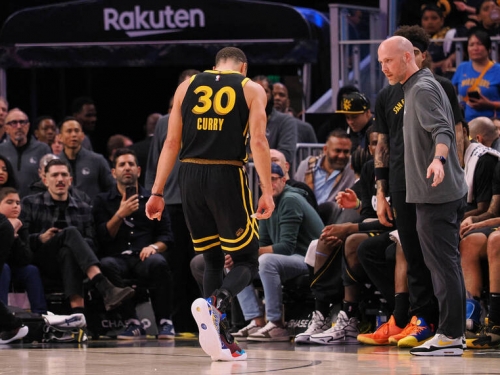 NBA》才剛迎回「完全體」勇士 柯瑞扭傷腳踝恐缺陣一段時間