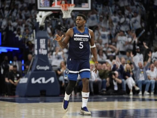 NBA季後賽》狂勝42分！愛德華茲30分領軍 灰狼打爆雷霆扳回一城