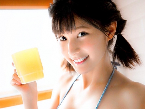 清純少女其實有超猛「胸器」！吊嘎太大件　側乳直接從旁溢出！