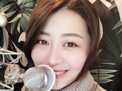 粉絲熱情推薦！御姐系「正妹女主播」Daisy黛西一雙電眼讓你全身酥麻