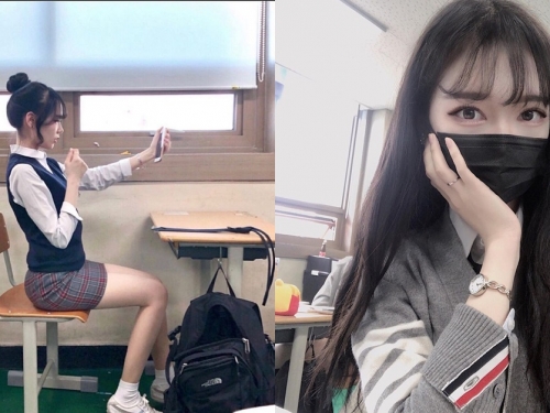 太可愛了！「正妹女學生」上課玩自拍，後面男同學怎麼睡的著？