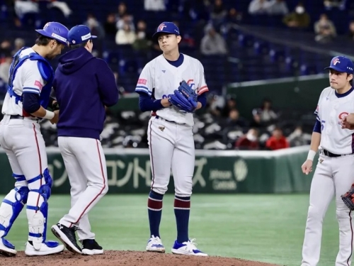 12強》黃子鵬單屆3戰南美球隊 4.2局失2分挨了委國4棒兩分砲