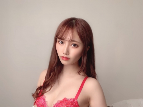 柔軟的大胸部！F奶巨乳經理「斎藤あみり」是劍道部社員們的性寵物！