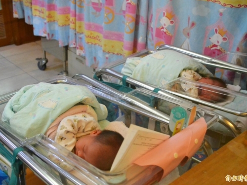 「網路嬰兒」時代來臨 研究：2037年多數嬰兒父母經網路認識