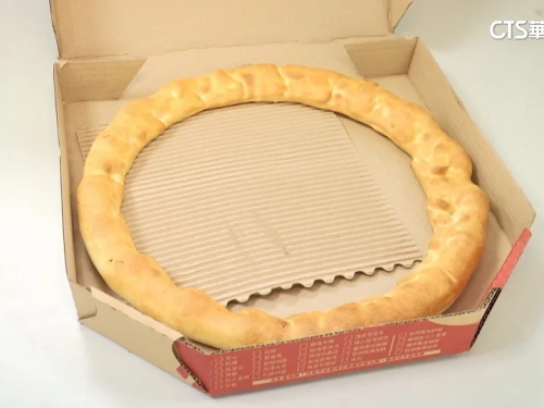 愚人節推「整人餐點」！ 盲猜飯盒.中空披薩引熱議
