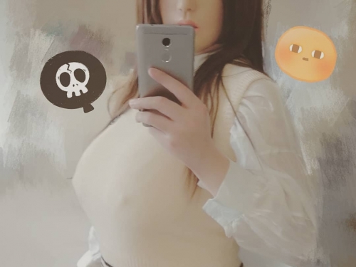 「超豐乳港妹」尺度無極限！超大車頭燈暴力凸出　傳送門內充滿壞壞暗示！