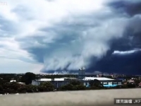 整片「海嘯雲」往雪梨海灘逼近！　畫面超壯觀嚇壞遊客