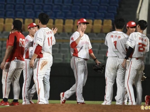 中職》味全龍12：4勝台鋼雄鷹 近5戰拿4勝得43分