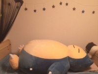 《Pokemon》系列超巨型卡比獸 Cushion 正式出貨！日本買家收貨後紛紛叫苦連天