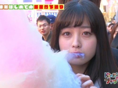 橋本環奈上節目露底褲？網友唇槍舌戰：我看到啦!是黑色！