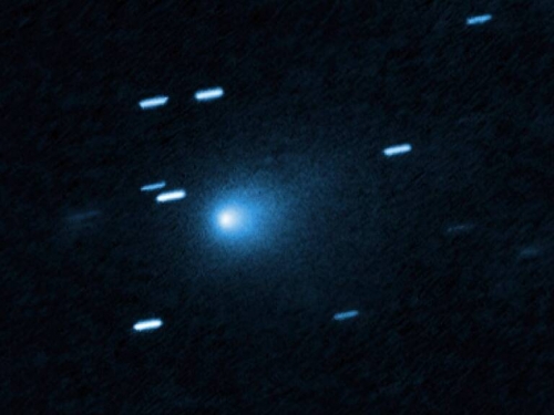 高速穿越太陽系中！ 哈伯捕捉到星際彗星迄今最清晰身影