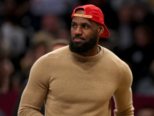NBA／客場不跟了 詹姆斯飛回洛杉磯復健