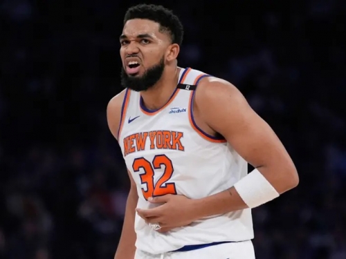 NBA》尼克糟了！Karl-Anthony Towns驚傳左膝受傷　專家：一年前才動刀