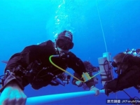 埃及男子潛入305米深海底創世界紀錄