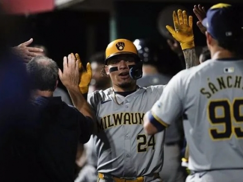 MLB》第9局海灌10分 釀酒人14比0屠殺紅人