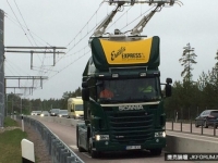 這部卡車不吃油　只靠電線桿就能跑
