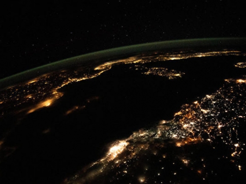太空人拍到地中海夜景：燈火輝煌燦爛