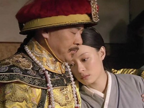 甘露寺甄嬛穿僧服⋯還讓皇上興奮極了！原來先噴了水