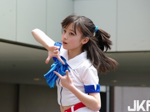 日本女星自封「一億光年美少女」！網友回：一看就硬了…拳頭硬了